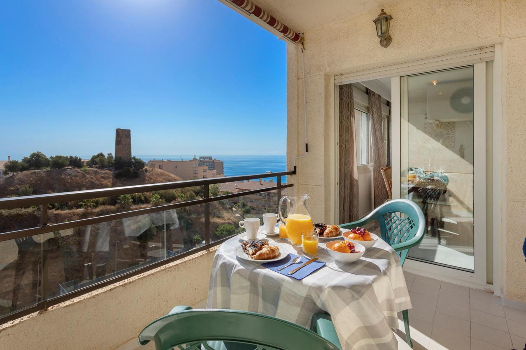 Beach And Pool Holidays At The Grand Coloso Benalmádena Exterior photo
