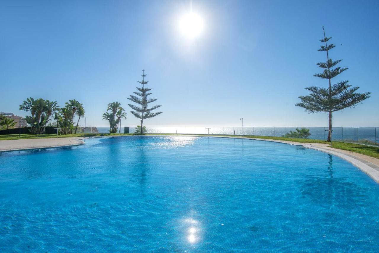 Beach And Pool Holidays At The Grand Coloso Benalmádena Exterior photo