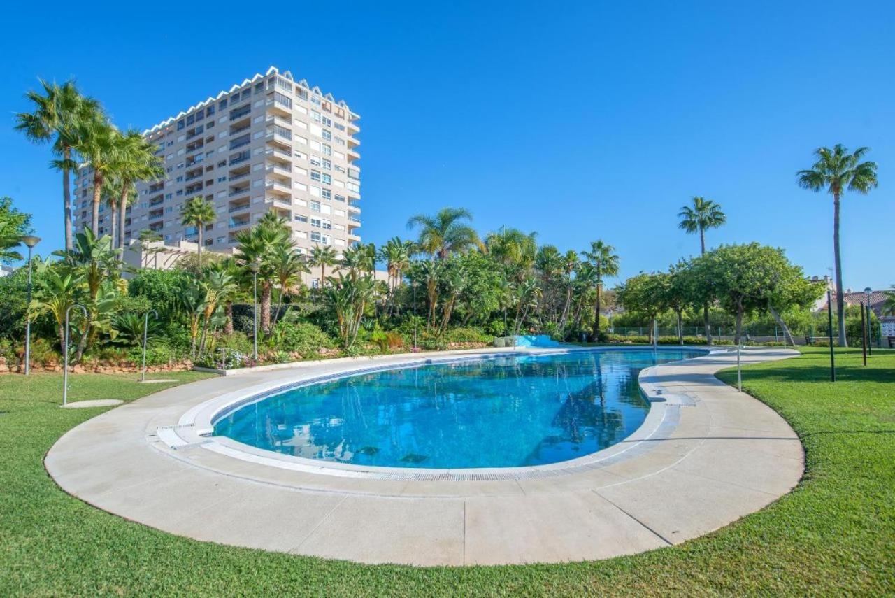 Beach And Pool Holidays At The Grand Coloso Benalmádena Exterior photo