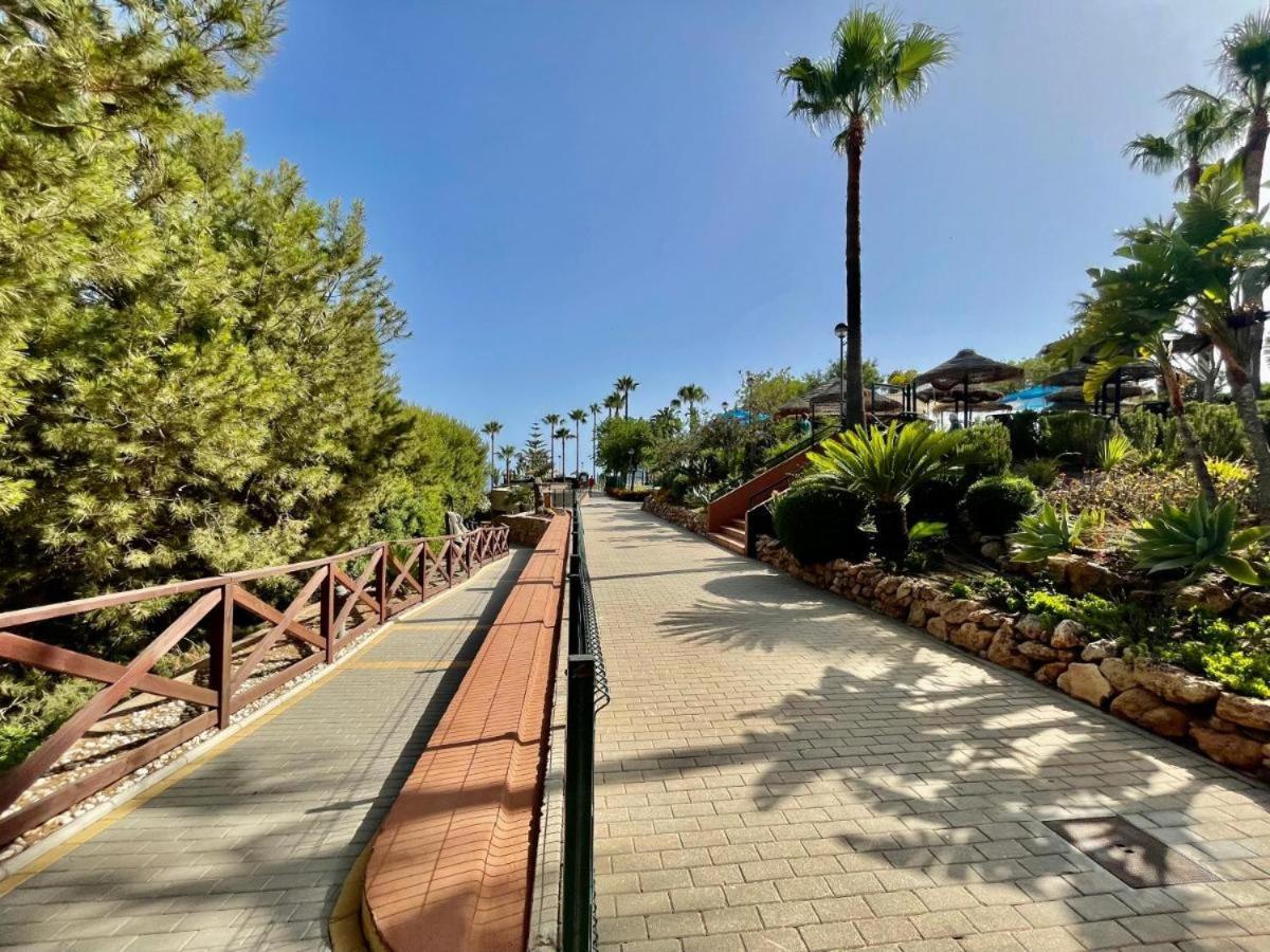 Beach And Pool Holidays At The Grand Coloso Benalmádena Exterior photo