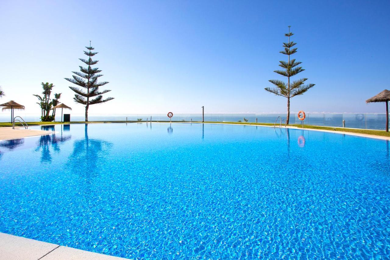 Beach And Pool Holidays At The Grand Coloso Benalmádena Exterior photo