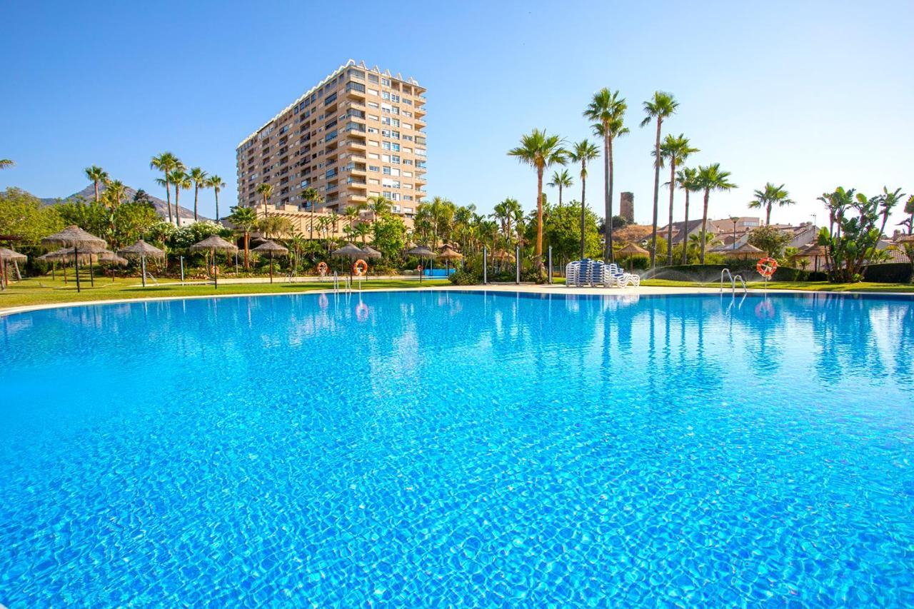 Beach And Pool Holidays At The Grand Coloso Benalmádena Exterior photo